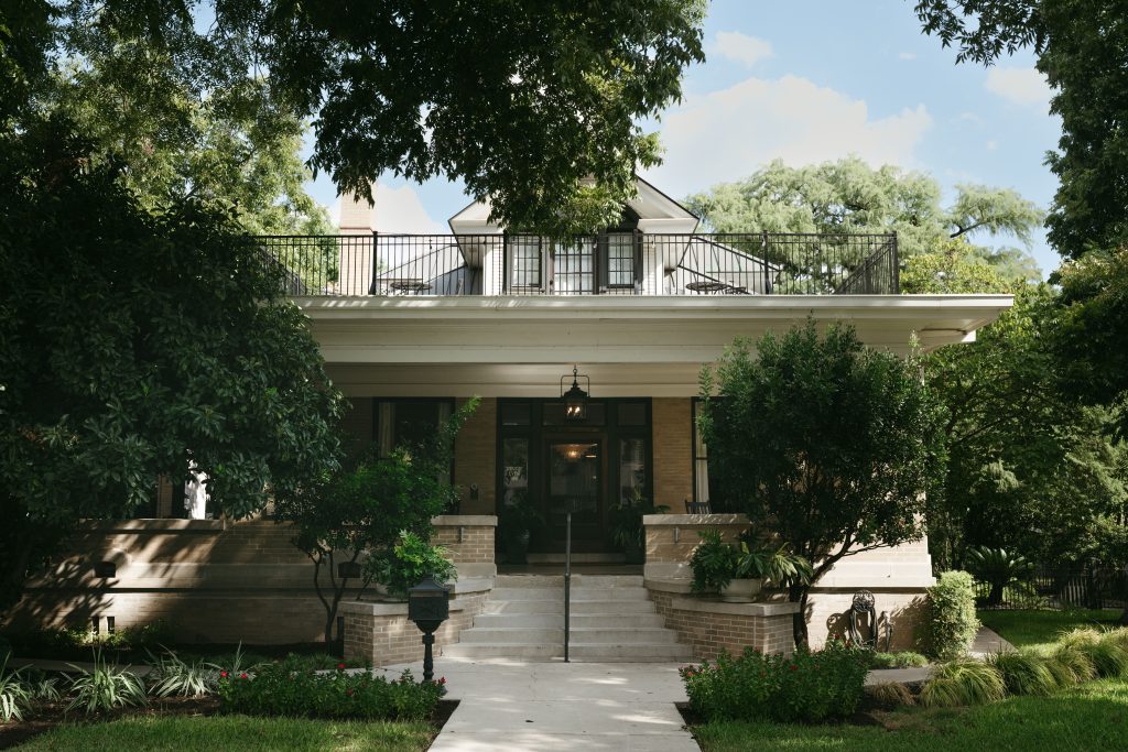 Sophies Gausthaus - Front Entry Walkway