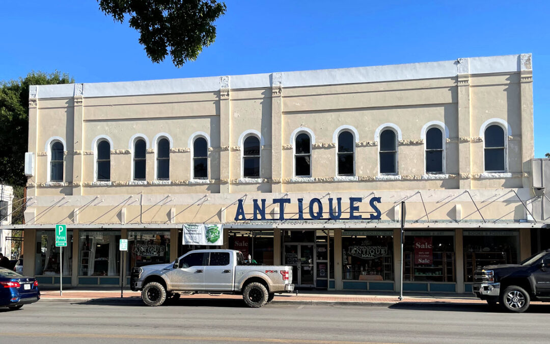 Street View of the front of the Downtown Antique Mall