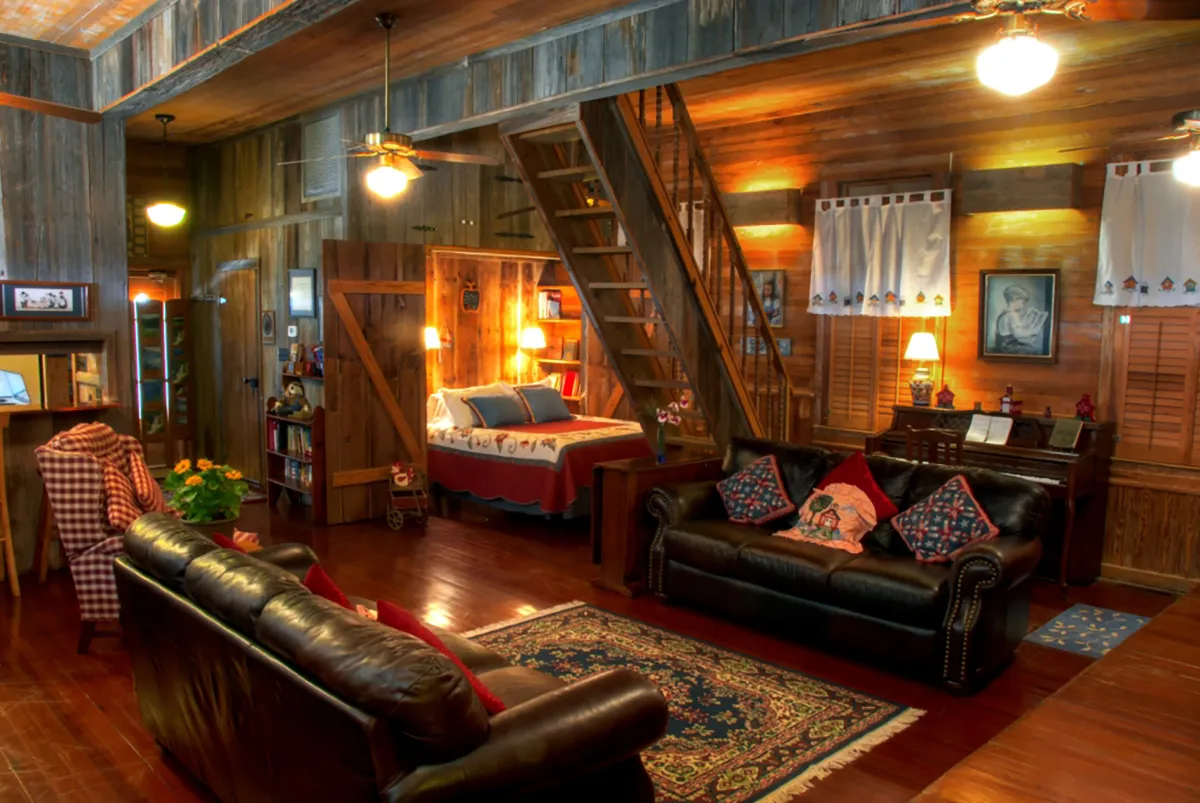 Kuebler Waldrip Haus Bed and Breakfast - Living Room