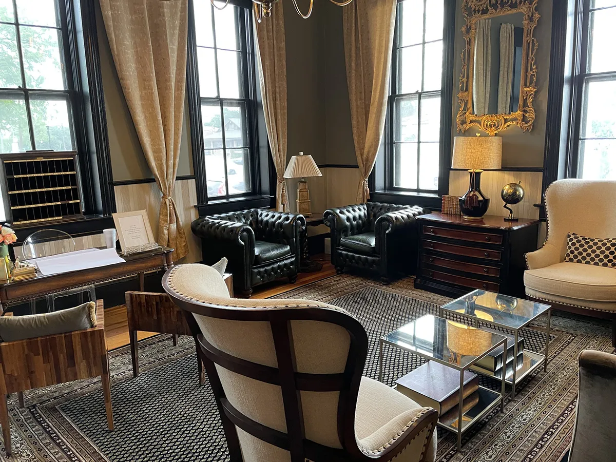 Prince Solms Inn - Front Desk and Lobby